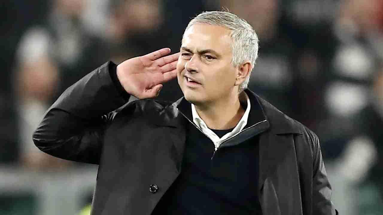 Jose Mourinho Kembali Jadi Sorotan Setelah Kartu Merah di Laga Benfica vs Porto
